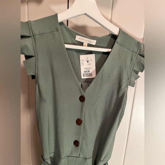 New With Tags Dress with Tie Around Belt in size XS - Picture 4 of 7